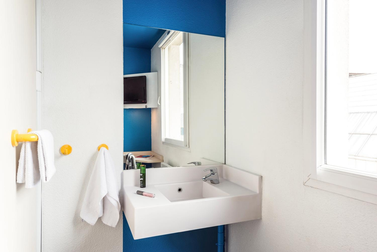 Bathroom 3, FYL GOOD ex hotelF1 Cherbourg, Manche