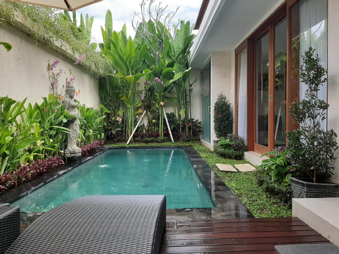 Swimming Pool 13