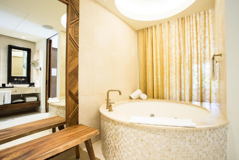 Bathroom 5, Secrets Akumal Riviera Maya - Adults Only - All Inclusive, Cozumel