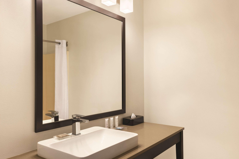 Bathroom 4, Country Inn & Suites by Radisson, Forest Lake, MN, Washington
