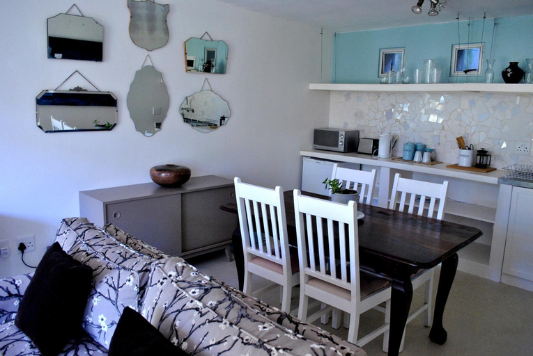 Others 2, Skyview Manor, Cape Winelands
