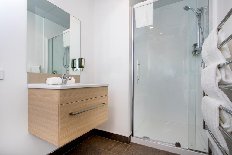 Bathroom 3, Ramada Suites By Wyndham Albany, Waitakere