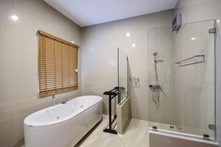 Bathroom 4, KOH JUM SEA BEACH RESORT, Nua Khlong