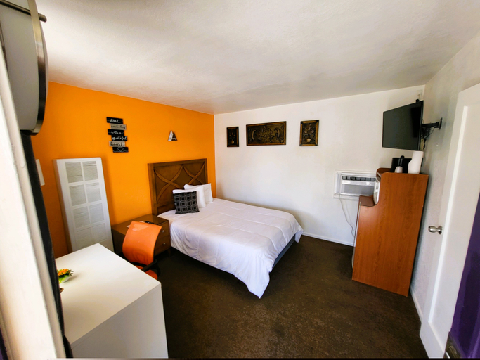Bedroom 2, Rose's Motel, Cochise