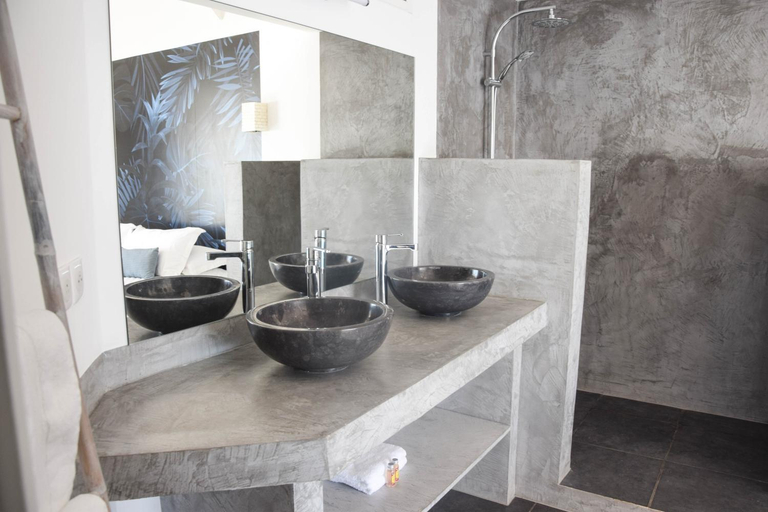 Bathroom 2, Ninamu Pearl Guest House