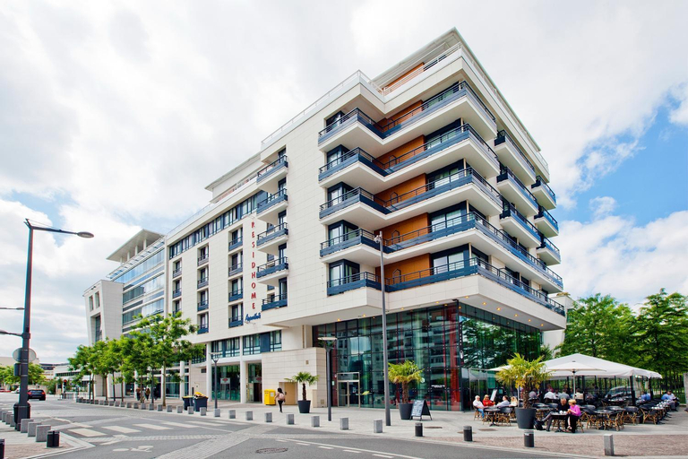 Exterior & Views