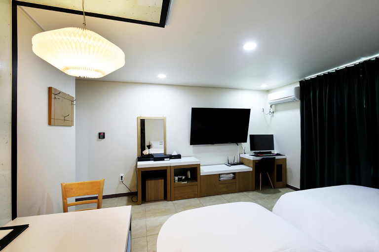 White Tourist Hotel, Jeonju