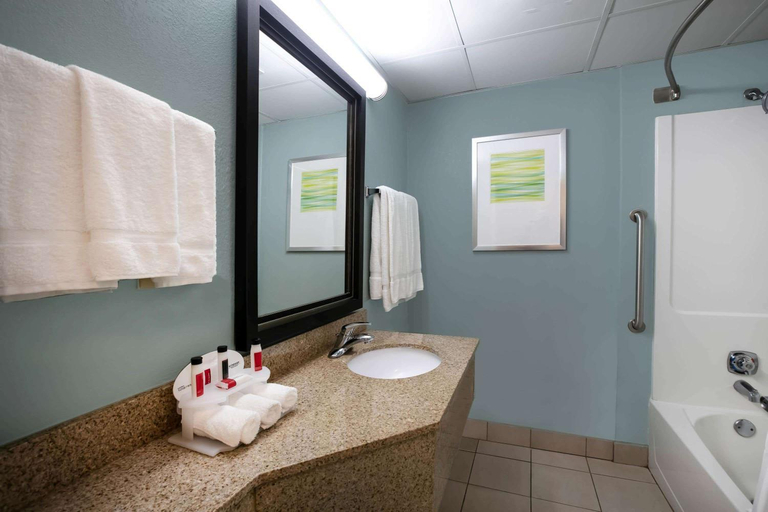 Bathroom 4, Baymont by Wyndham Braselton / Winder, Barrow