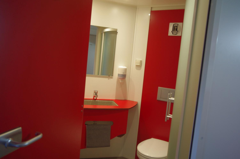Bathroom 4, Kyriad Direct Saintes, Charente-Maritime