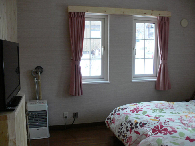 Bedroom 2, Pension Locomotion, Kutchan