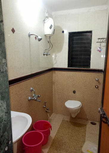 Bathroom 3, Springfield Family Apartment, Satara