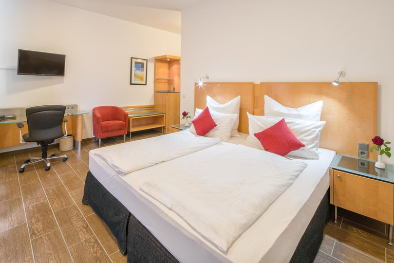 Bedroom 2, Taba Hotel, Steinburg