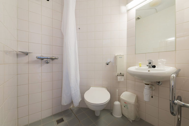 Bathroom, University of Exeter Holland Hall, Devon