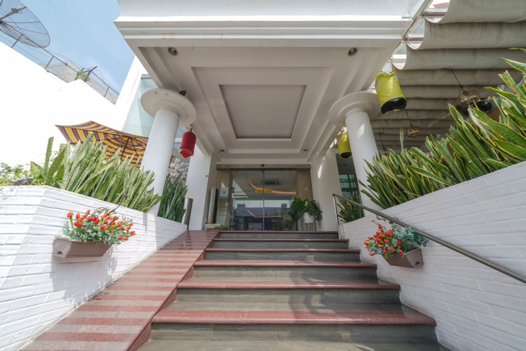 Exterior & Views 20