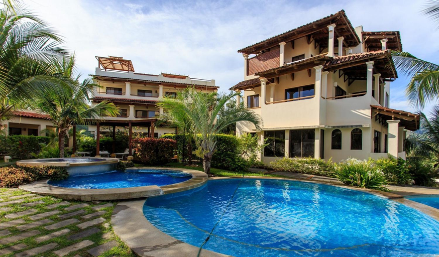 Sport & Beauty 2, Tropical Gardens Suites and Apartments, Carrillo