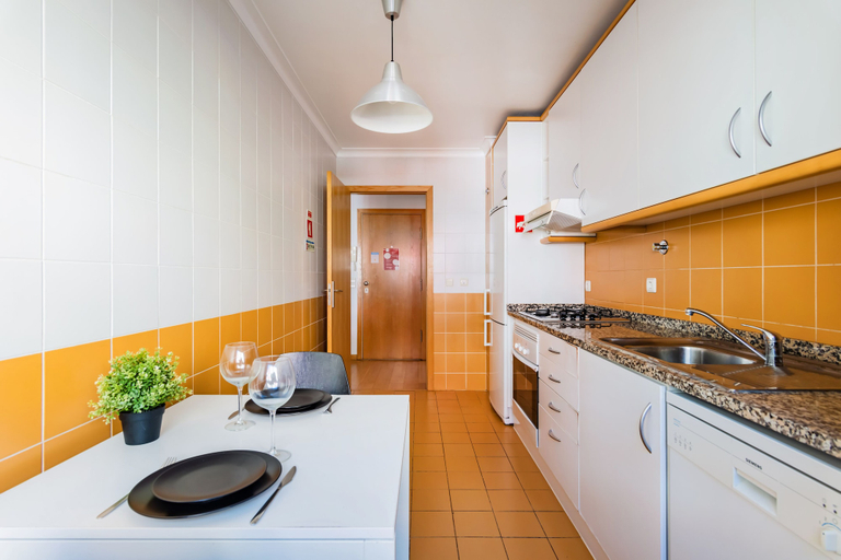 Others 5, Olaias Flat, Lisbon
