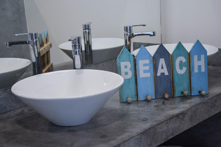 Bathroom 4, Ninamu Pearl Guest House