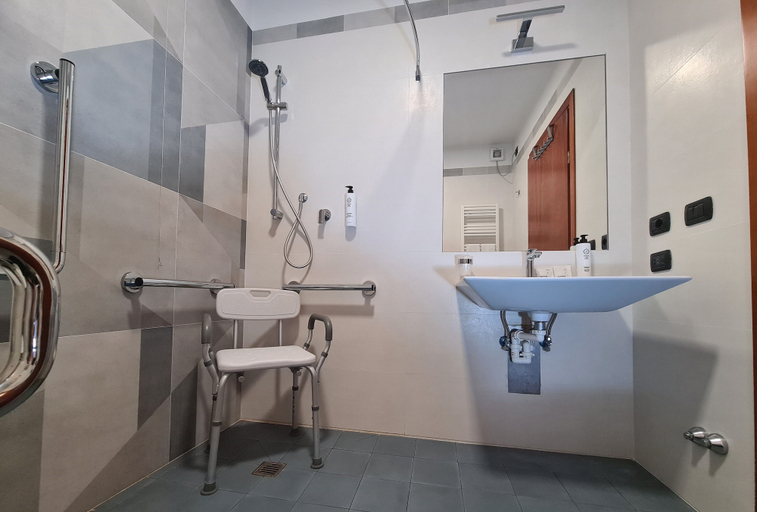 Bathroom 4, Hotel La Villetta, Florence