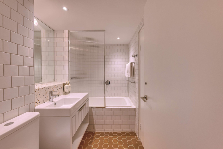 Bathroom 14