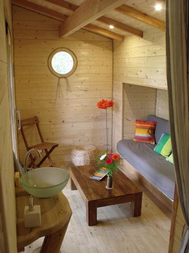 Others 2, La Cabane du Vieux Chene, Pyrénées-Atlantiques