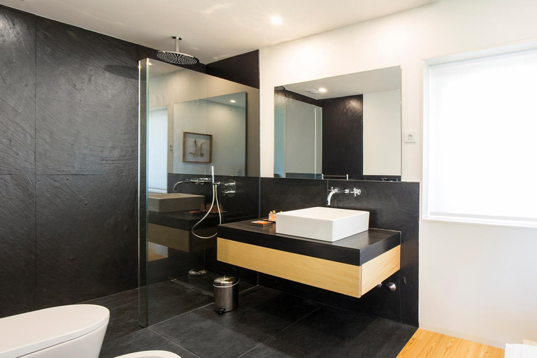 Bathroom 3, Quintas Farm Houses, Arouca