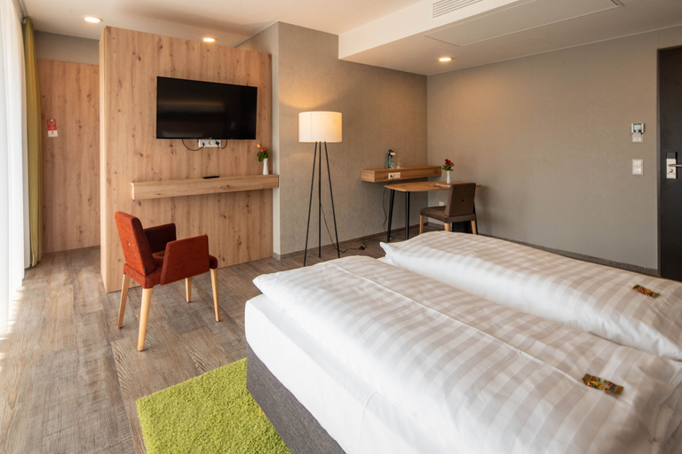 Bedroom 3, Hotel Schlossberg Wehingen, Tuttlingen