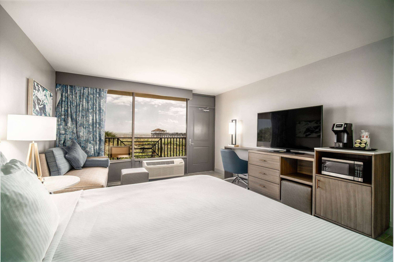 Bedroom 4, La Quinta Inn & Suites by Wyndham Cocoa Beach Oceanfront, Brevard