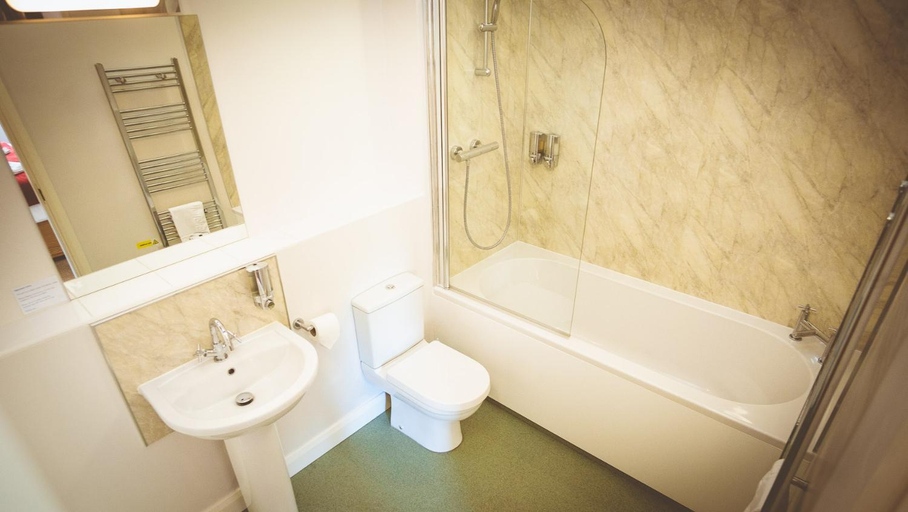 Bathroom 3, Coddy's Farm, Kirklees
