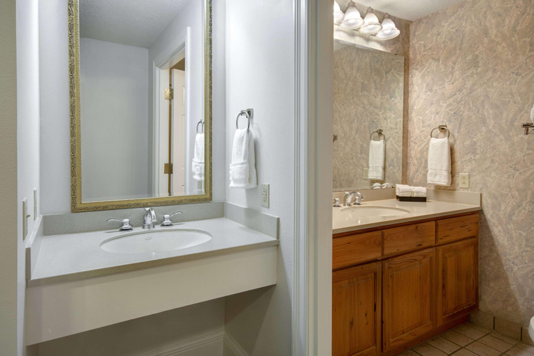Bathroom 4, Cypress Bend Resort a Wyndham Hotel, Sabine