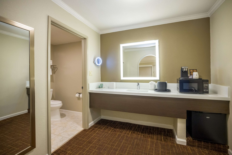 Bathroom 5, Best Western Inn, San Mateo