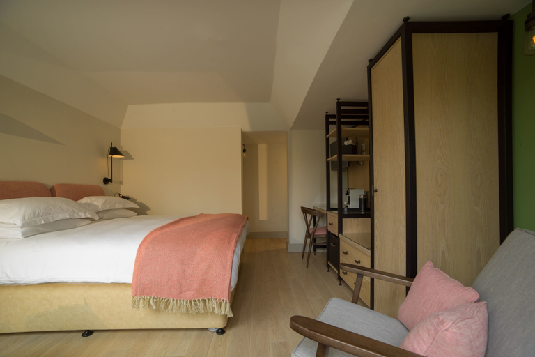 Bedroom 3, Old Swan & Minster Mill Hotel, Oxfordshire