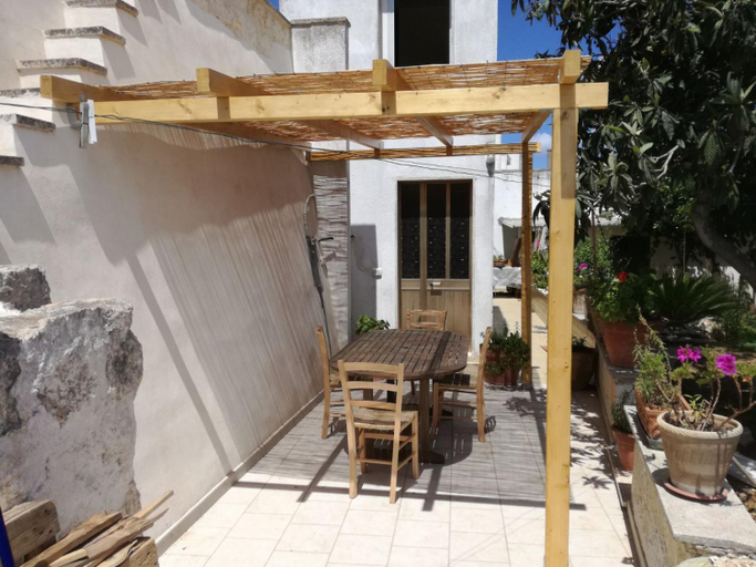 Others 5, Lucapannune, Lecce