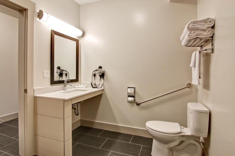 Bathroom 4, Chateau Nova Yellowknife, Fort Smith