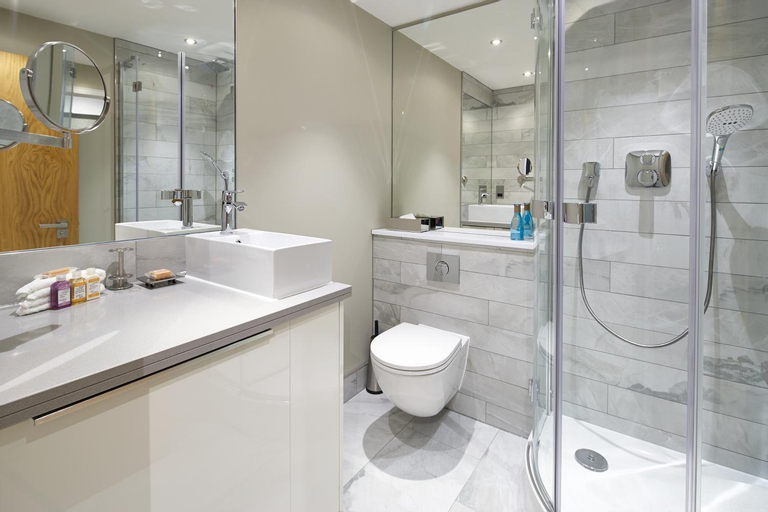 Bathroom 25