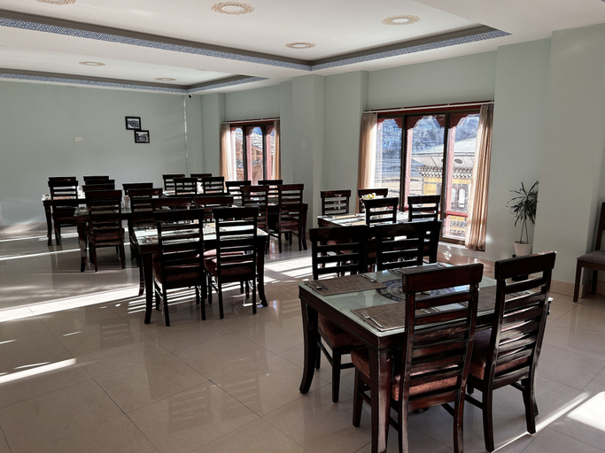Food & Drinks 5, Tshongdu Boutique, Wangchang