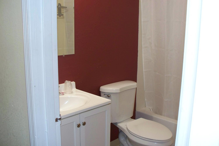 Bathroom 4, Budget Inn And Suites, Monmouth