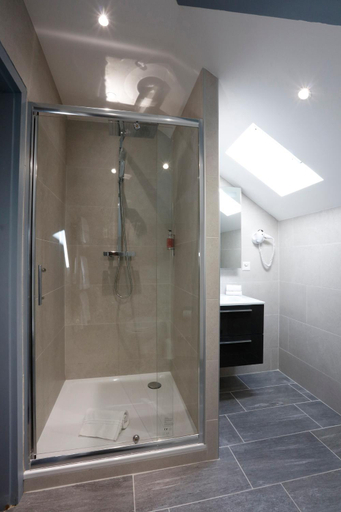 Bathroom 4, Hotel Montbrillant, Genève