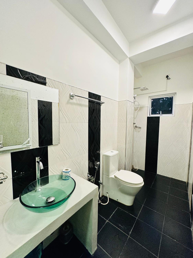Bathroom, Little Paradise, Weligama