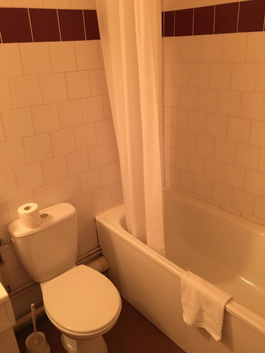 Bathroom 4, Hôtel Lyon Sud, Rhône