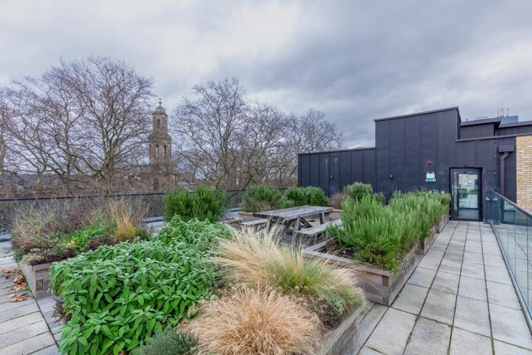 Others 4, Elegant & Serene 2BD Flat W/roof Terrace Hoxton!, London