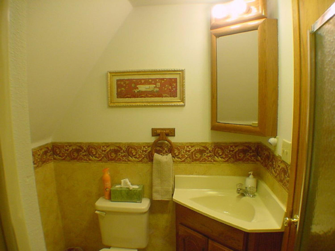 Bathroom 2, Trickling Waters Retreat, Clayton