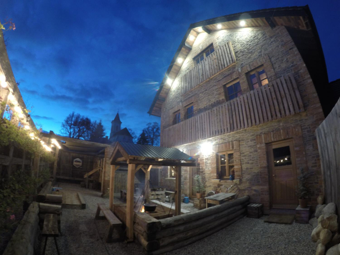 Exterior & Views