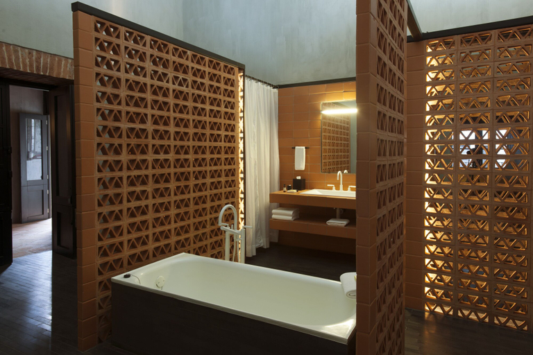 Bathroom 4, Downtown, Mexico City