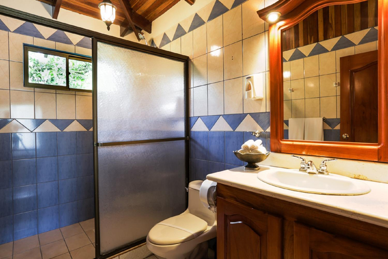 Bathroom 4, Arenal Paraiso Hotel Resort and Spa, San Carlos