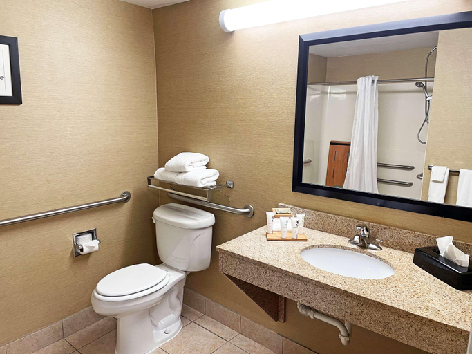 Bathroom 4, Country Inn & Suites by Radisson, Findlay, OH, Hancock