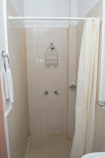 Shower 5, Hotel Hellenika, León