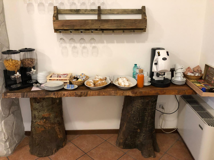 Food & Drinks