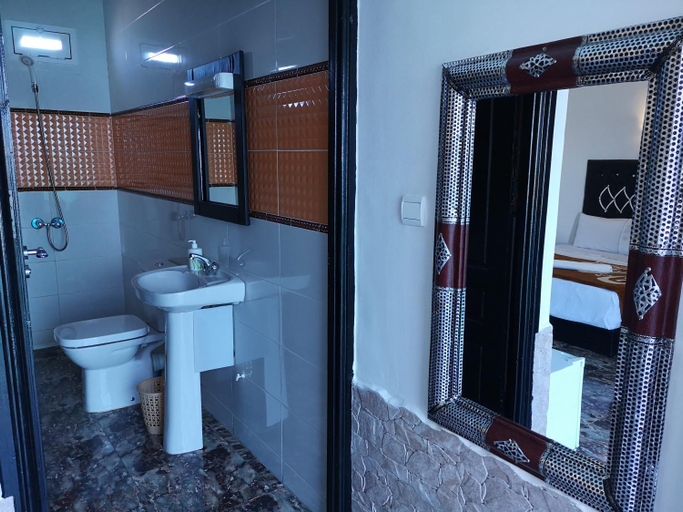 Bathroom 3, Equinox, Tan-Tan