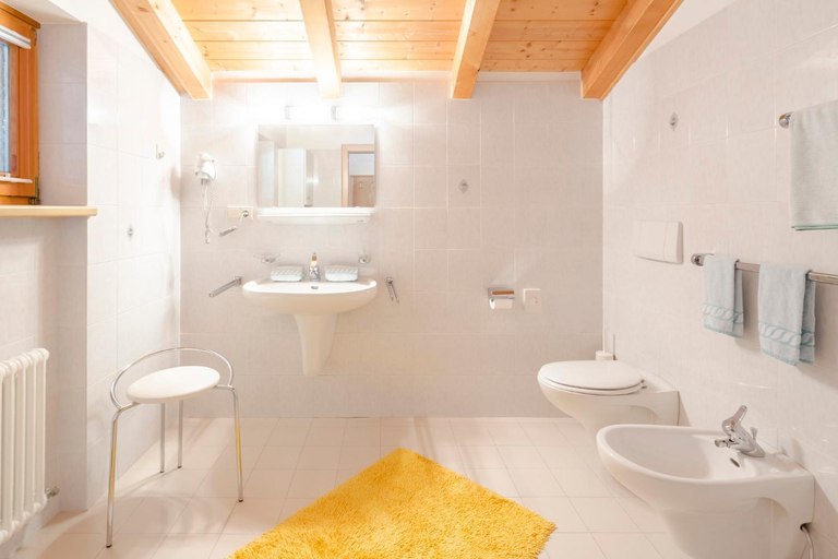 Bathroom 3, Am Rainell Hof, Bolzano