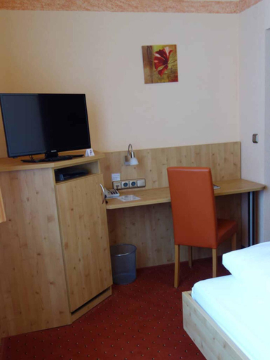 Bedroom 2, Hotel Bayerischer Hof, Tirschenreuth